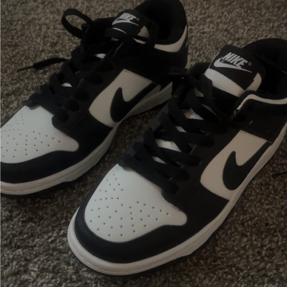 Nike dunks Black and White Sneakers
